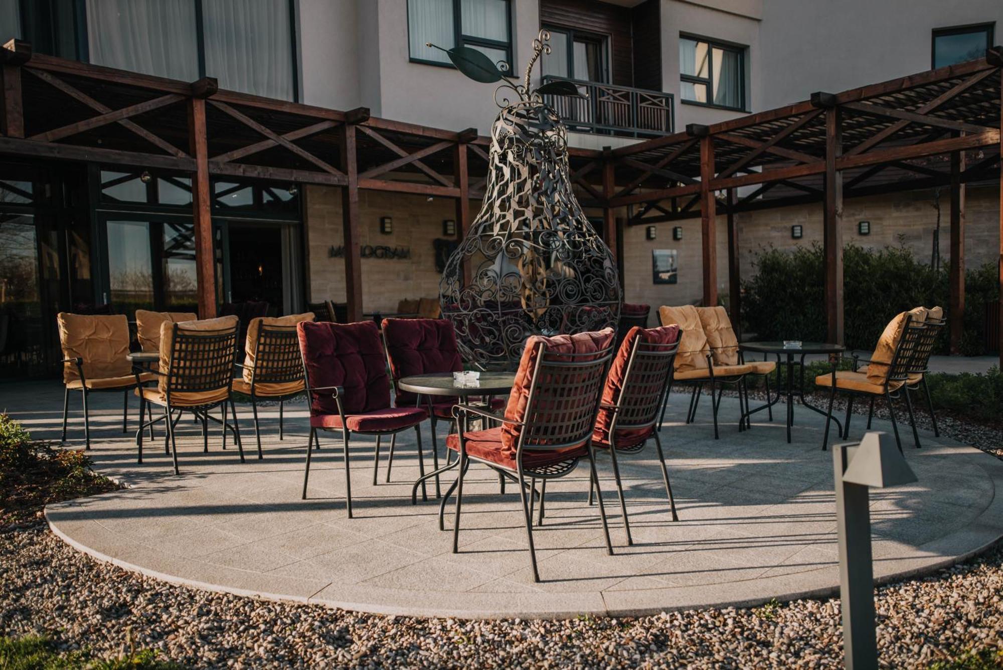 Hotel & Distillery Monogram Gradac  Zewnętrze zdjęcie