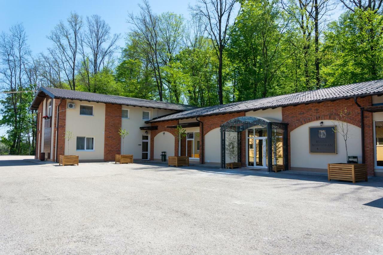 Hotel & Distillery Monogram Gradac  Zewnętrze zdjęcie