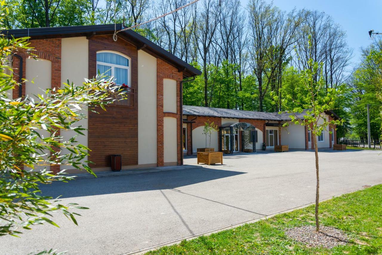 Hotel & Distillery Monogram Gradac  Zewnętrze zdjęcie