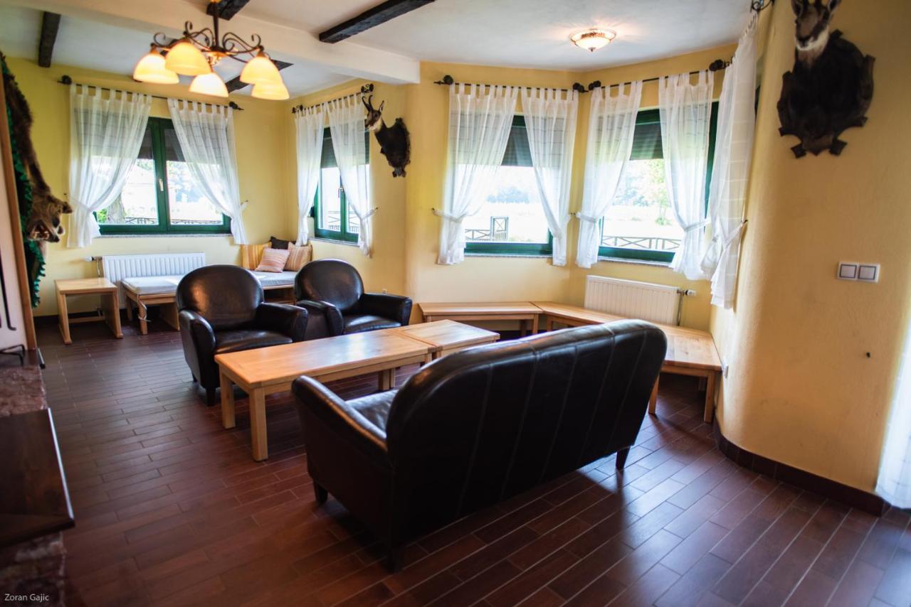 Hotel & Distillery Monogram Gradac  Zewnętrze zdjęcie