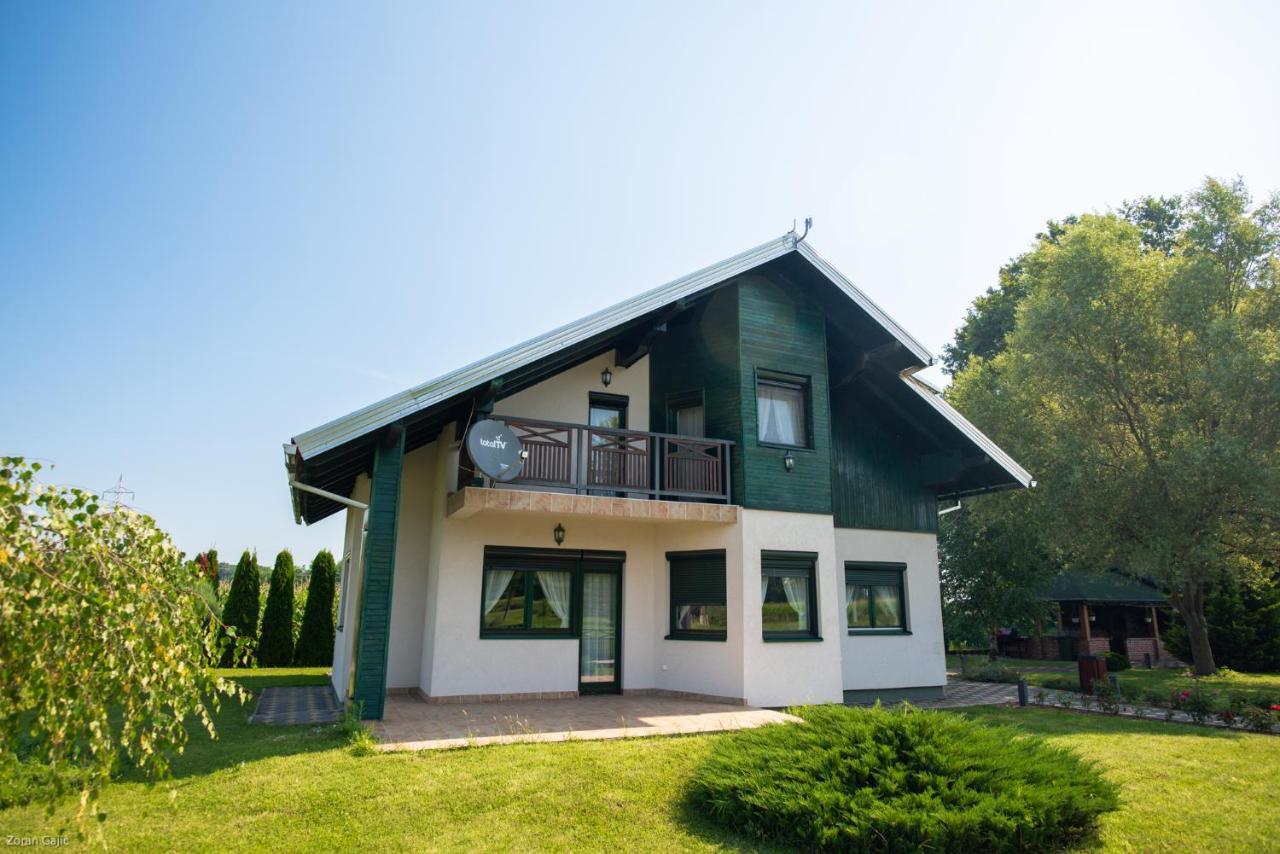 Hotel & Distillery Monogram Gradac  Zewnętrze zdjęcie