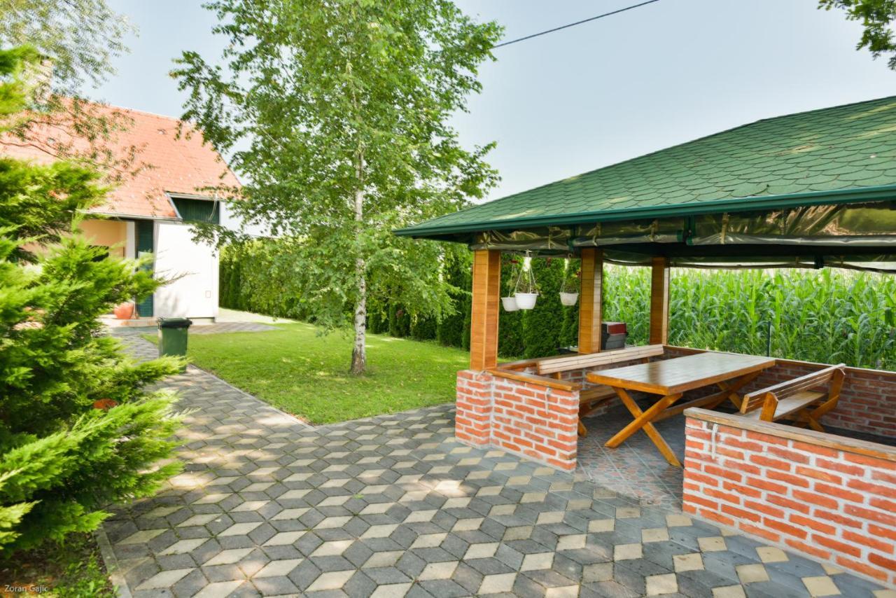 Hotel & Distillery Monogram Gradac  Zewnętrze zdjęcie