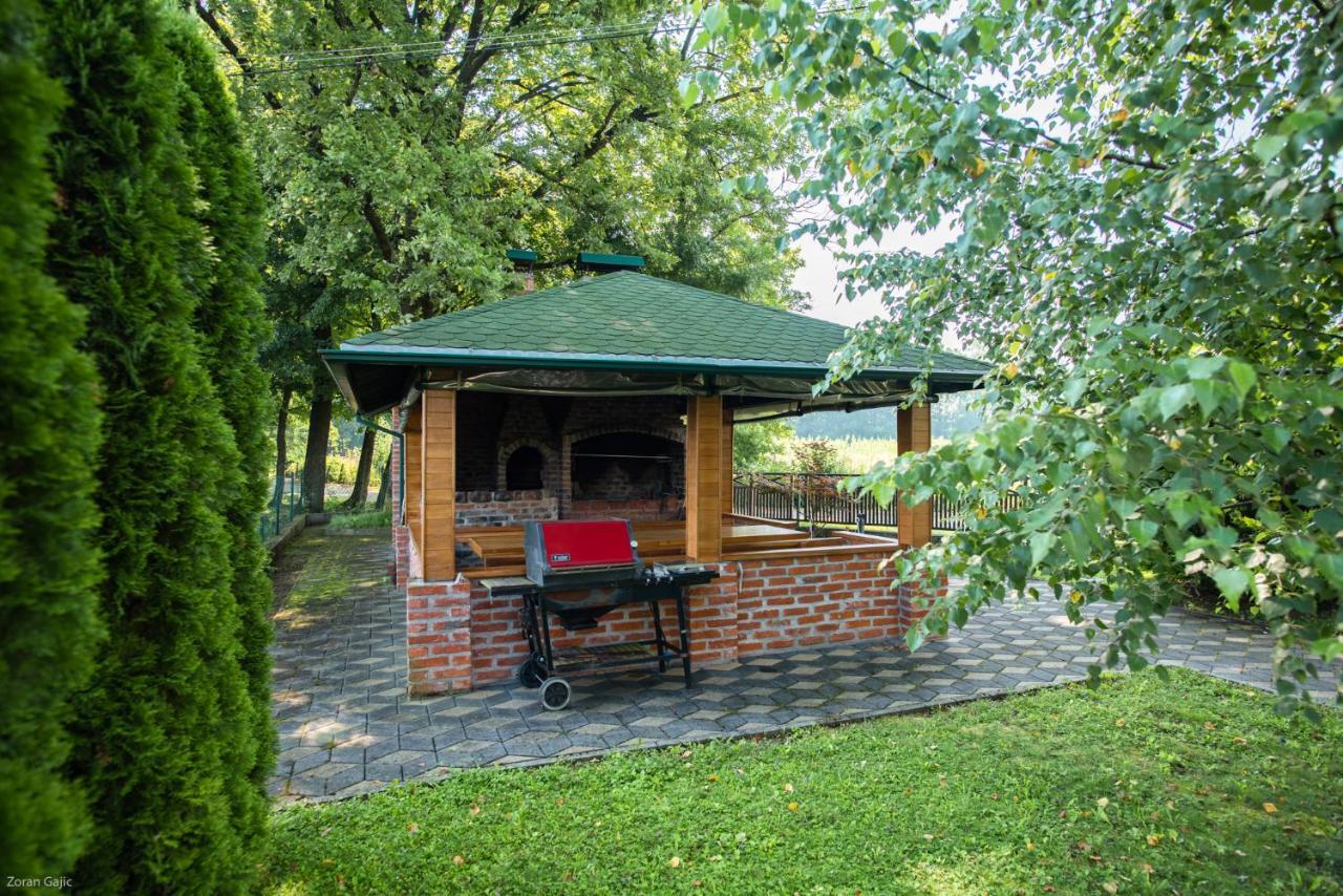 Hotel & Distillery Monogram Gradac  Zewnętrze zdjęcie